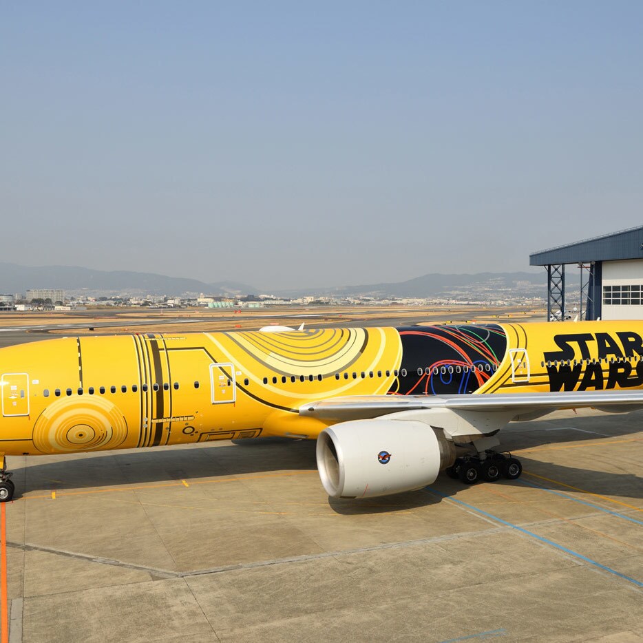 5 Things You Didn't Know About the Beautiful C-3PO ANA Jet 
