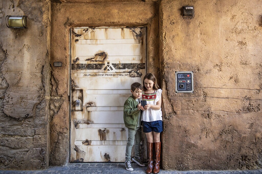 Kids using the park app at Galaxy's Edge