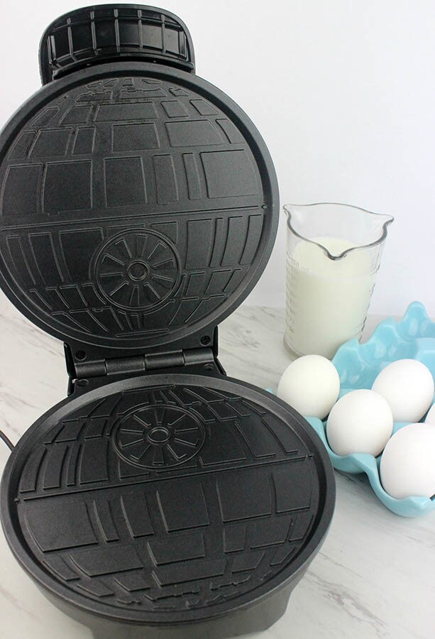 An easy Death Star waffles recipe for Valentine's Day.