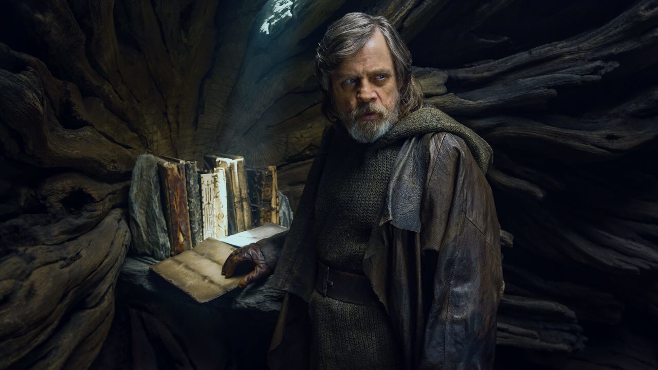 Luke stands in front of a collection of ancient Jedi books in The Last Jedi.