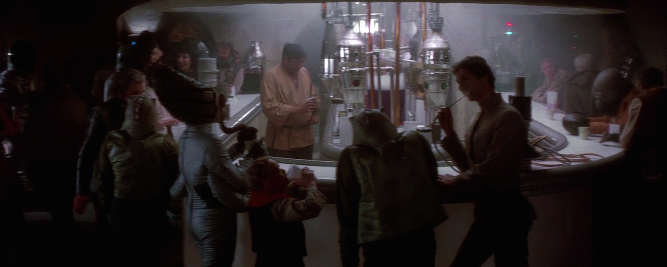 Elliott Kalan on Why He Loves the Mos Eisley Cantina Scene