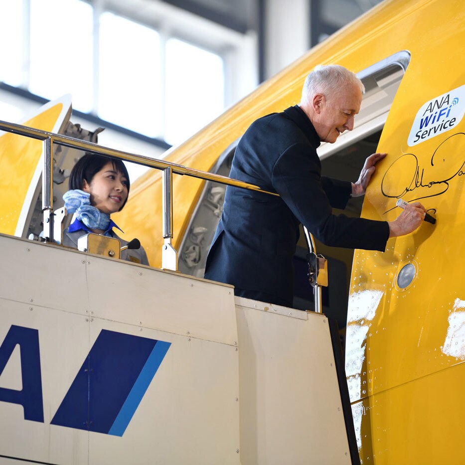 5 Things You Didn't Know About the Beautiful C-3PO ANA Jet