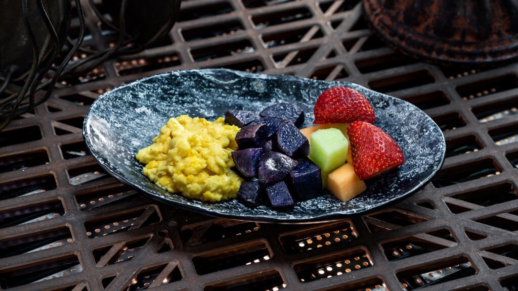Guests ages 3 through 9 can enjoy the Bright Suns Youngling Breakfast which is scrambled egg, purple potatoes and fresh fruit. All meals include choice of small low-fat milk or small Dasani® Water and can be found at Docking Bay 7 Food and Cargo. (David Nguyen/Disney Parks).