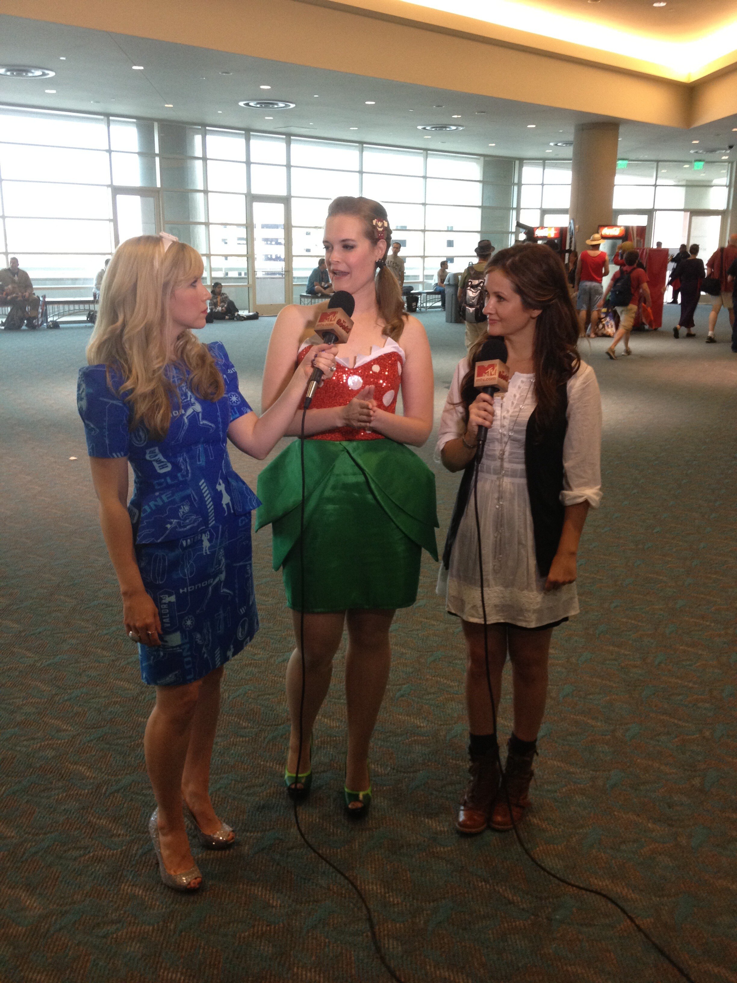 Clone Wars Co-Hosts! Me and Catherine Taber interview 2nd place winner Lindz in her Mario Brothers dress!