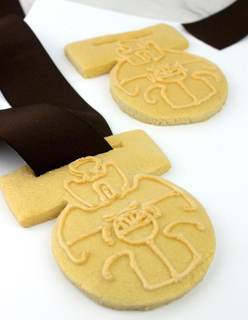 Medal of Yavin cookie.