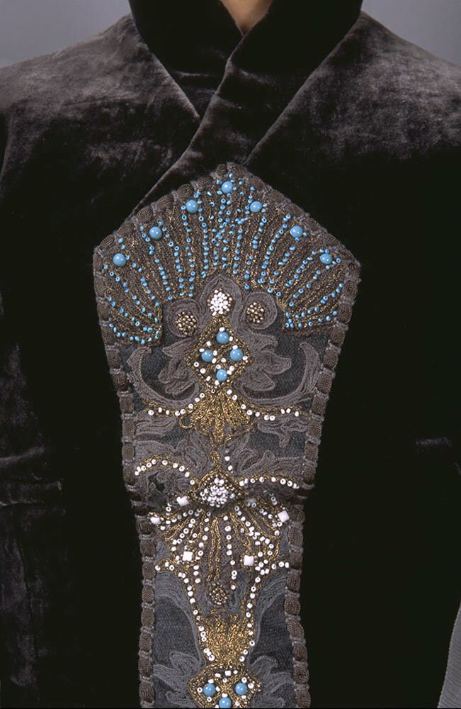 Padmé’s gray apartment dress with a close up on the beaded front
