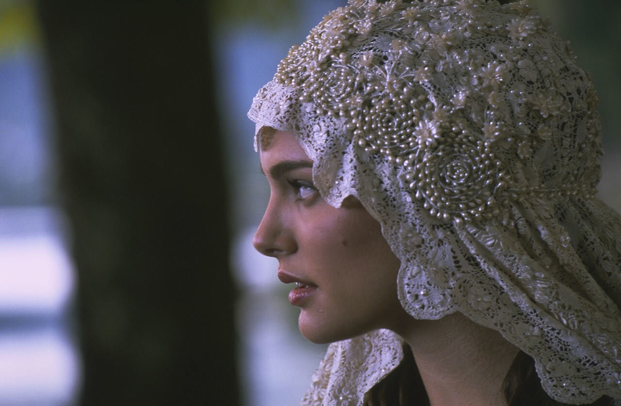 Padmé’s wedding gown headpiece side view