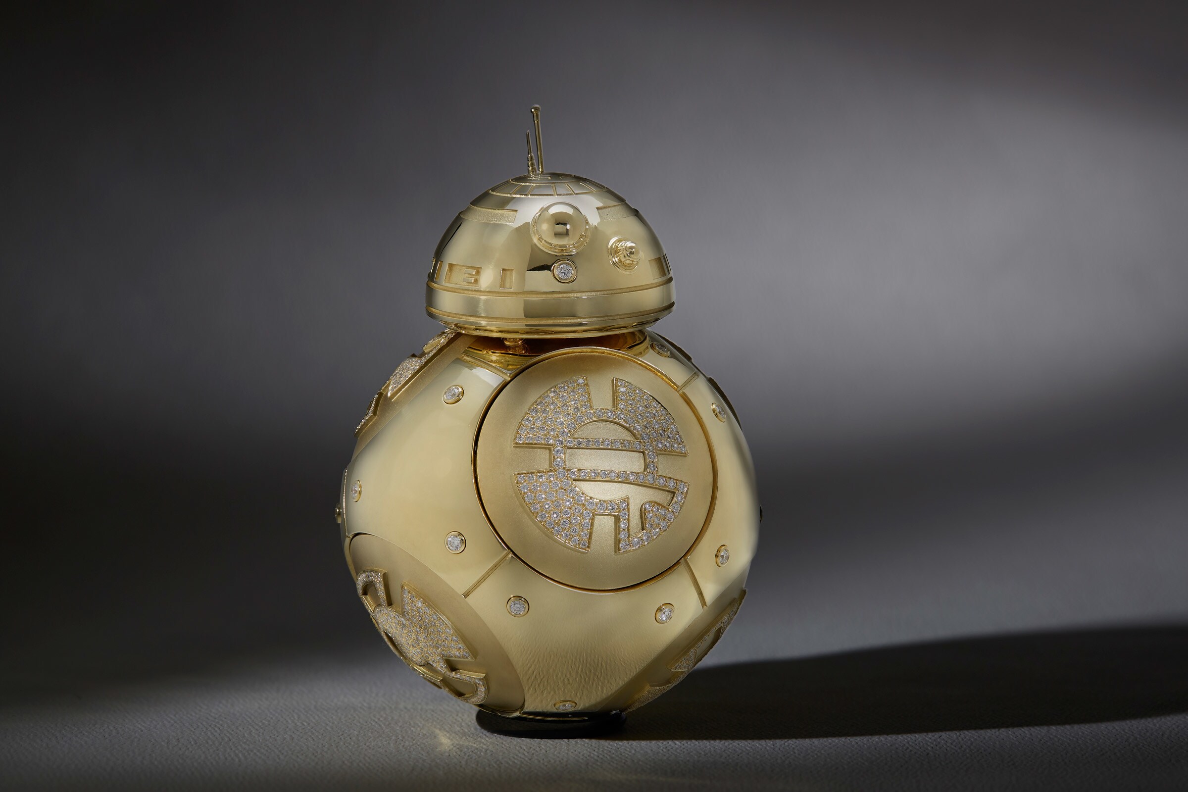 Kay Jewelers Creates Stunning Gold BB-8 for 'Force 4 Fashion