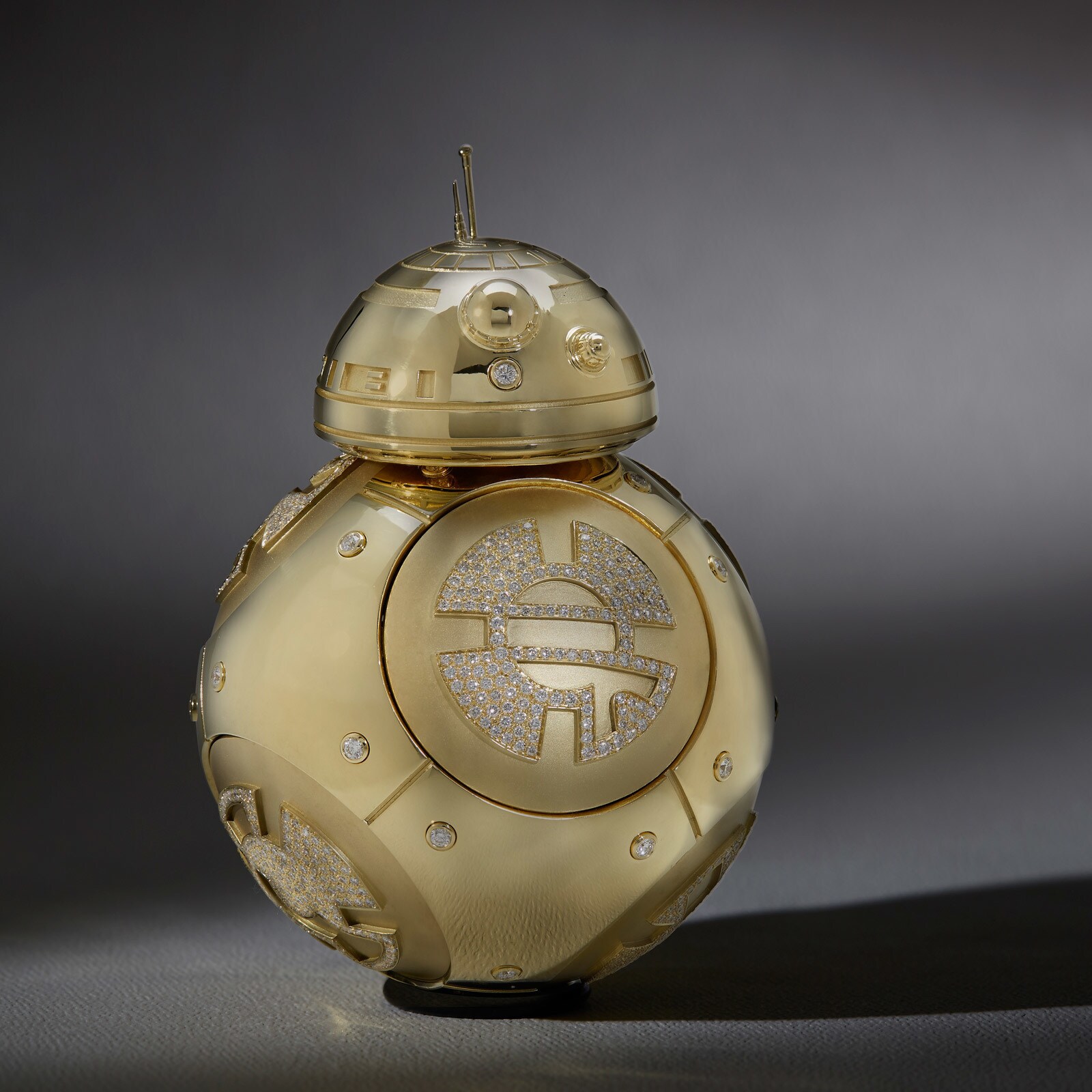 Kay Jewelers Creates Stunning Gold BB-8 for 'Force 4 Fashion