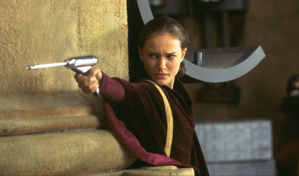 Padme takes the Theed palace by force.
