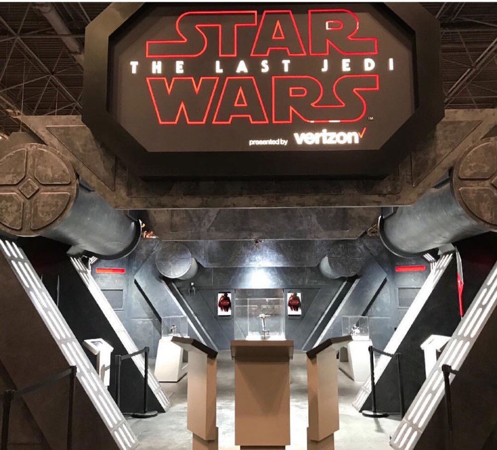A special Star Wars: The Last Jedi booth presented by Verizon as it appeared at the 2017 New York Comic Con.