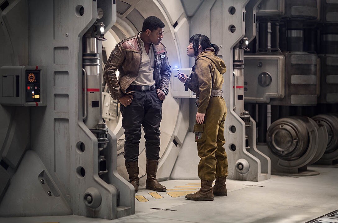 Rose and Finn talk in The Last Jedi.