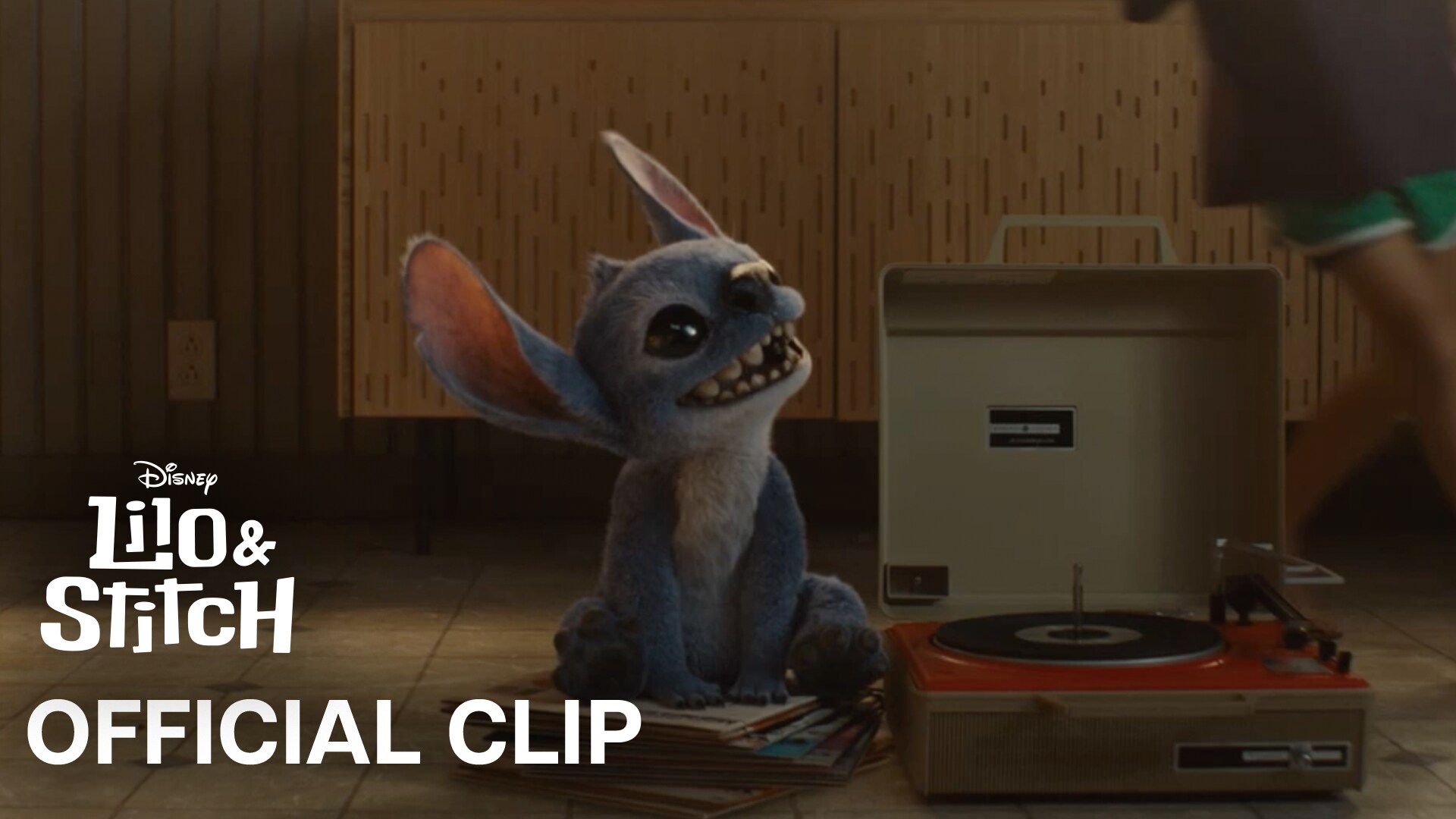 who needs aux when you have stitch 🎶