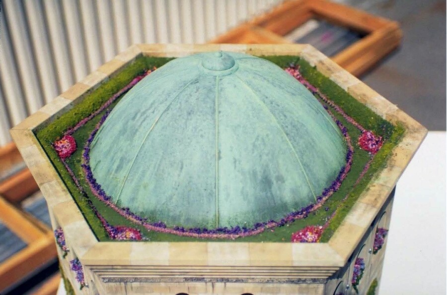 Theed rooftop and flowers