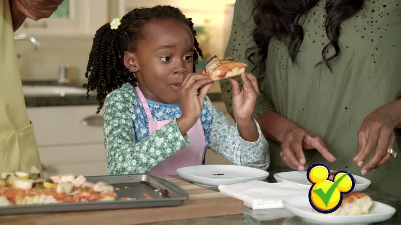 Flavors of the World with Doc McStuffins- Italian-inspired Veggie Pizza