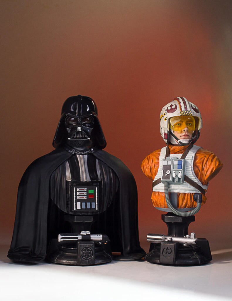 Mini busts of Luke Skywalker and Darth Vader.