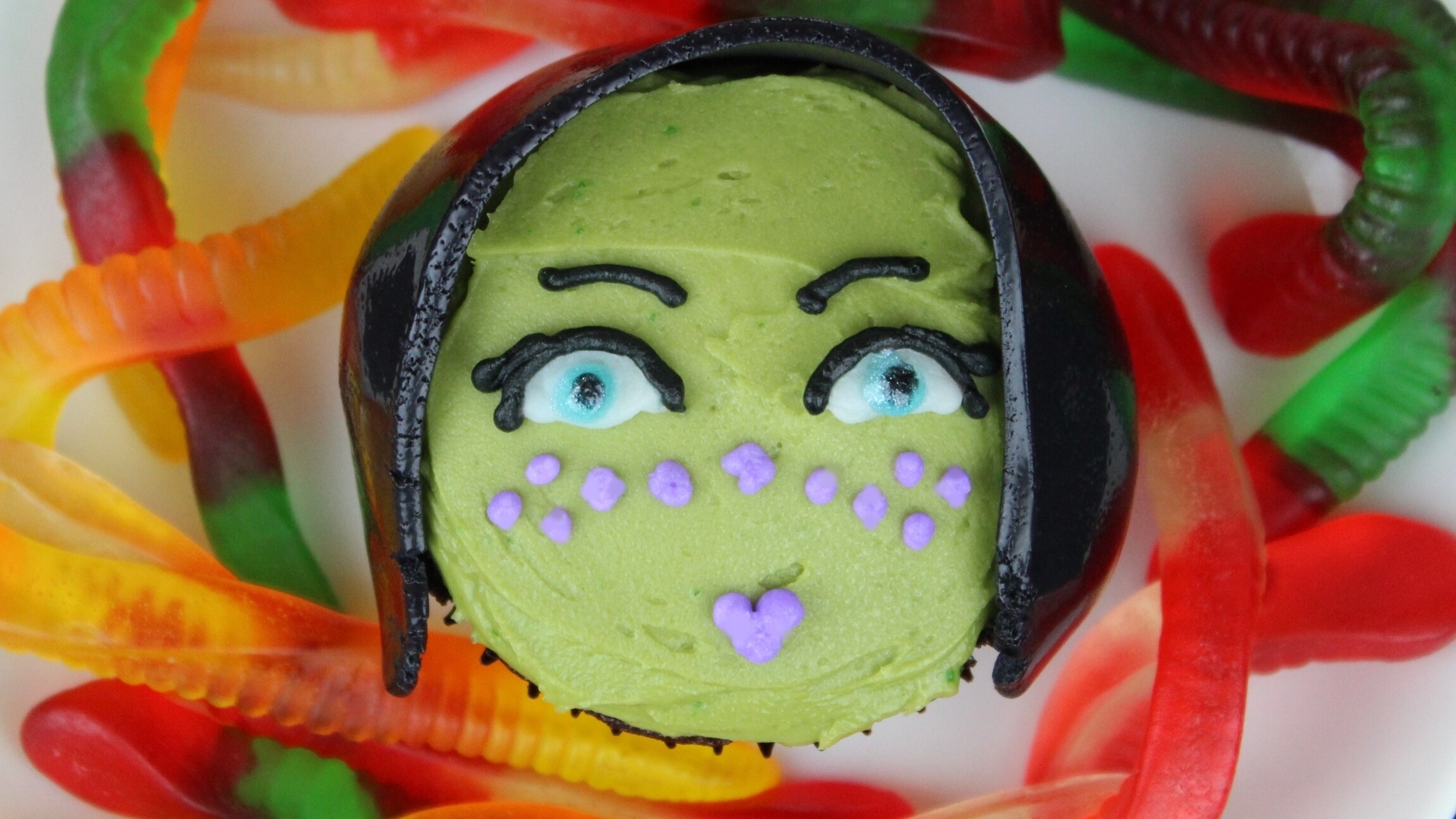 Barriss Offee Cupcakes (With Hidden Brain Worms!)