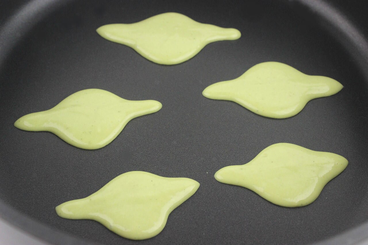 Yoda pancakes: Yoda pancake head cooking