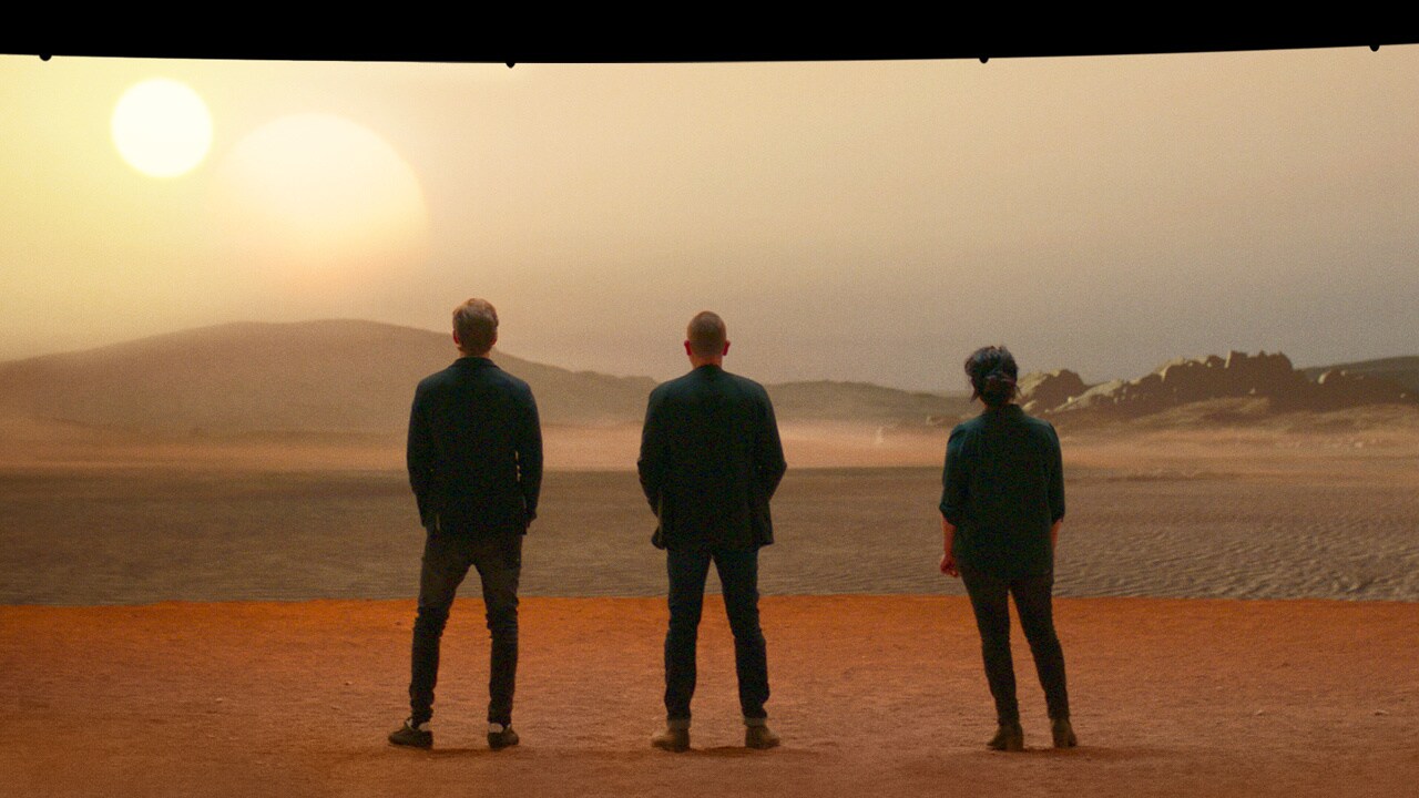 Ewan McGregor, Hayden Christensen, and Deborah Chow look at the ILM Stagecraft in action.