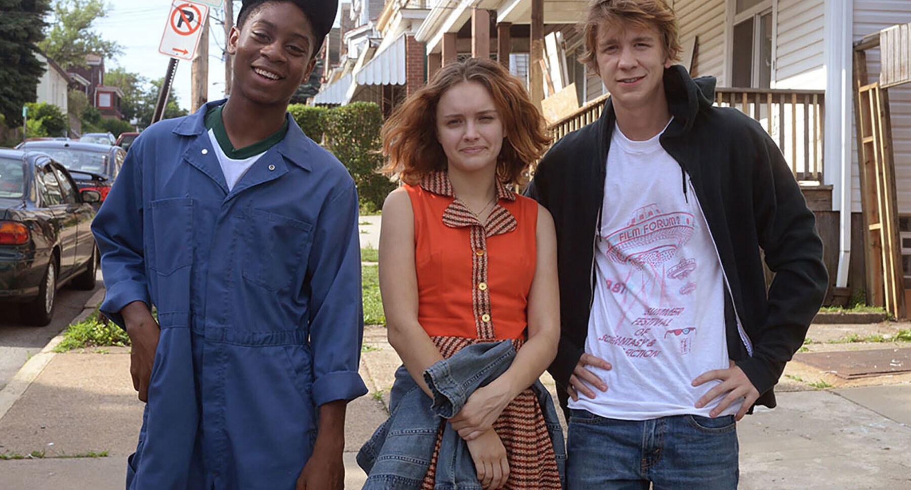 Thomas Mann (as Greg), Olivia Cooke (as Rachel) and RJ Cyler (as Earl) standing on a sidewalk Thomas Mann (as Greg) with a stuffed toy pig in "Me and Earl and the Dying Girl"