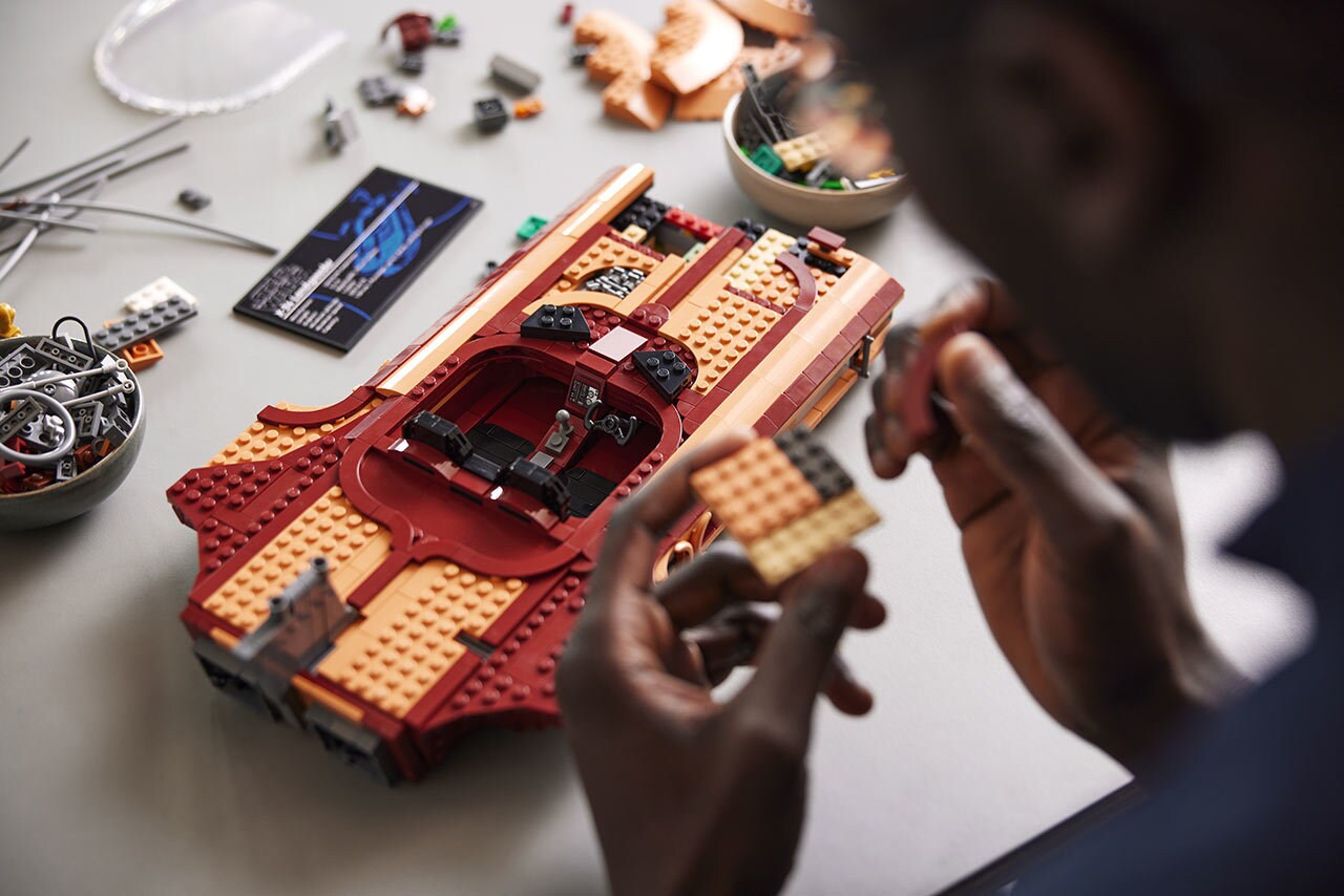 LEGO Star Wars X-34 Landspeeder being built, close up on pieces