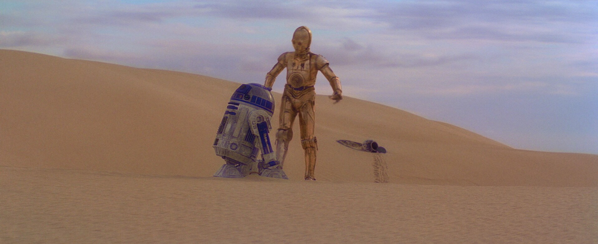 R2-D2 and C-3PO traversing the Dune Sea in 