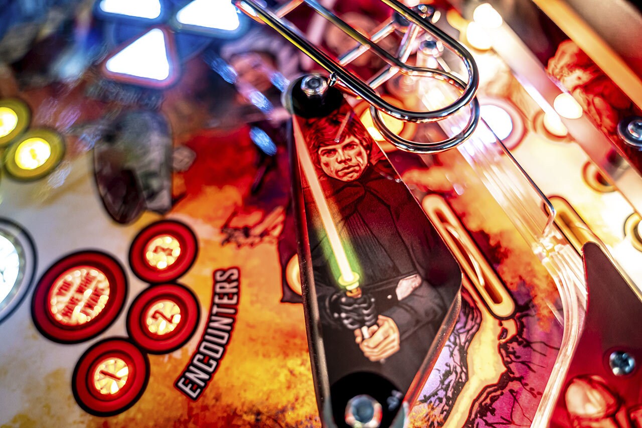 The Mandalorian pinball machine Luke Skywalker