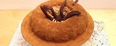 A Bundt cake depicts Boba Fett as he falls into the Sarlacc.