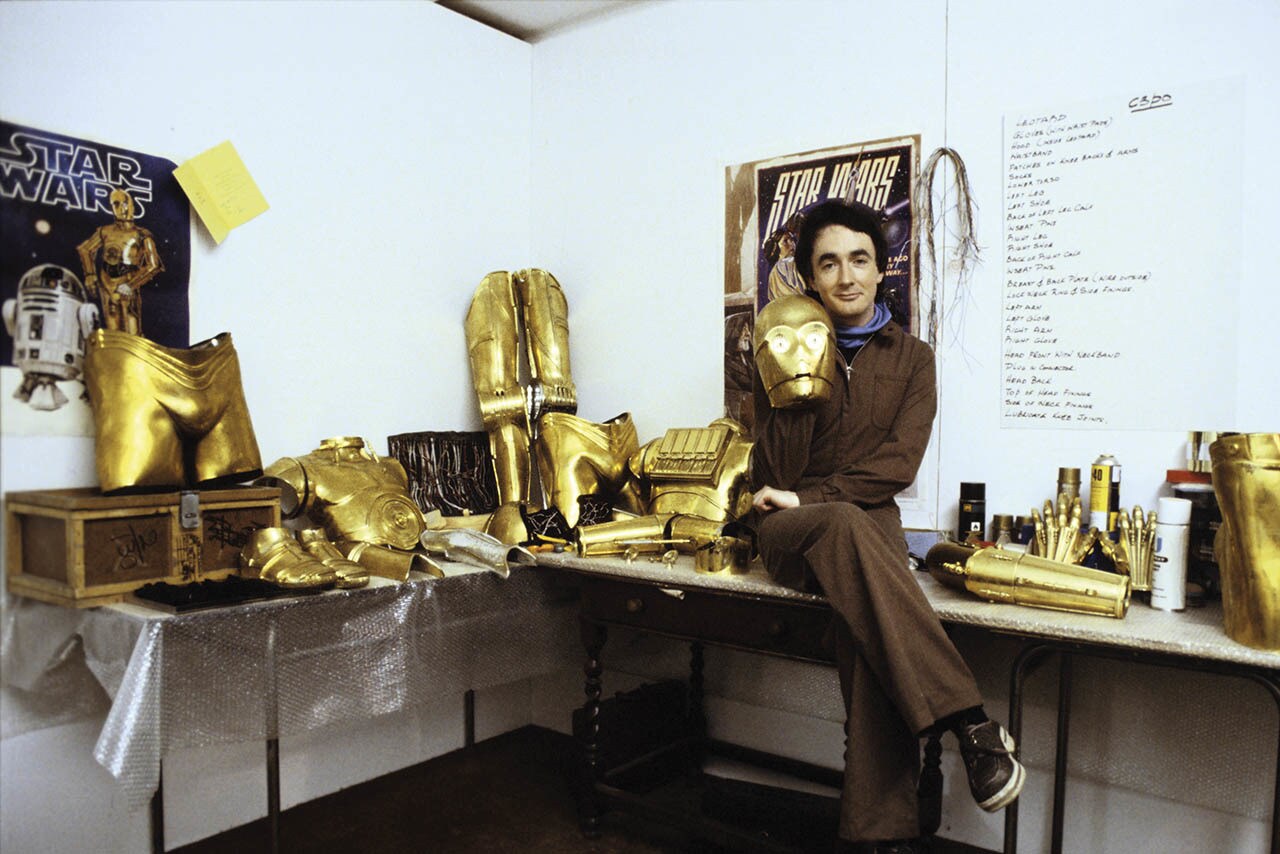 Anthony Daniels behind the scenes with the C-3PO costume