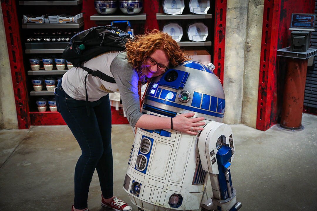 Kristin Baver hugs R2-D2 at Star Wars: Galaxy's Edge.