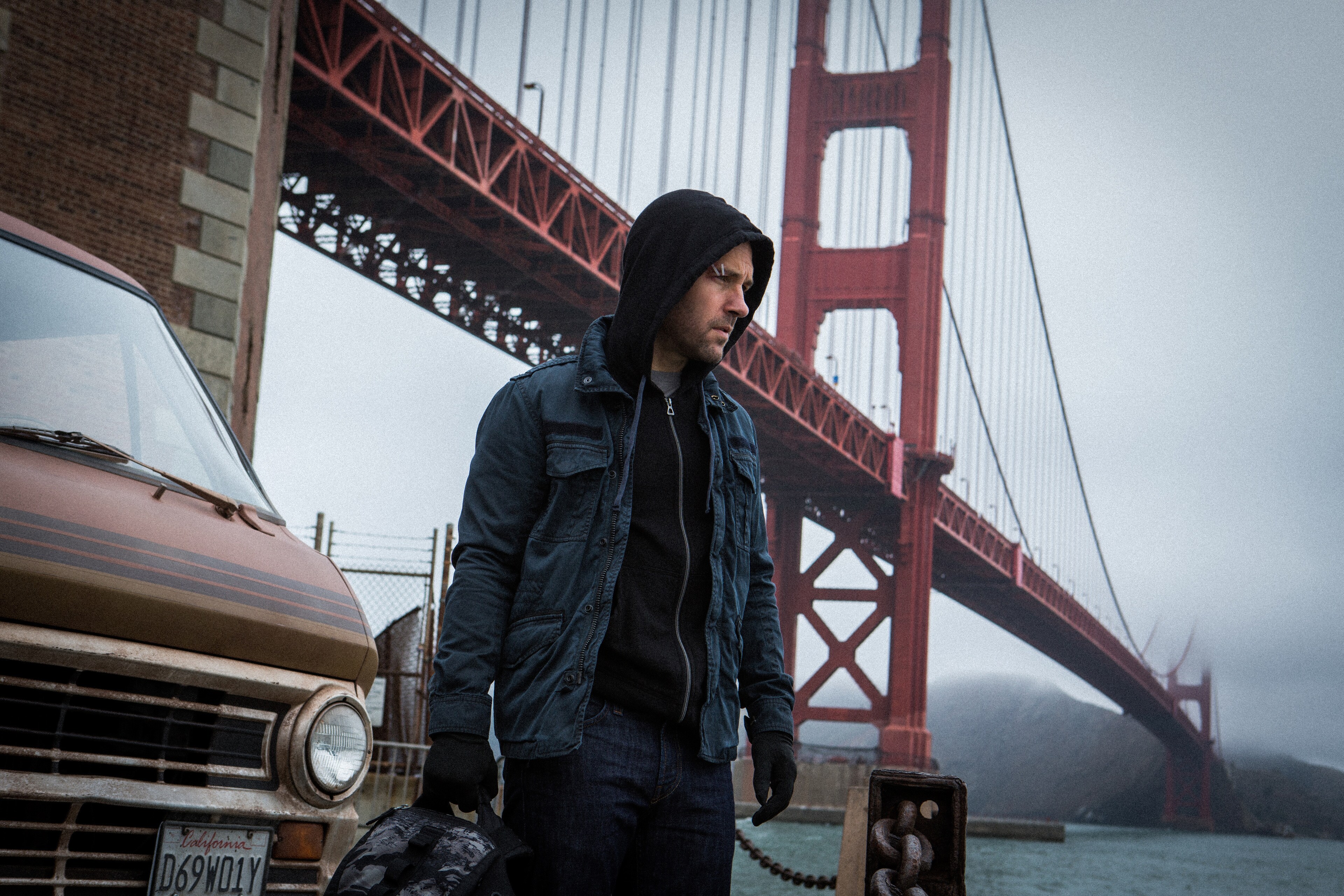 Paul Rudd as Scott Lang standing in front of the golden gate bridge in the movie "Ant-Man"