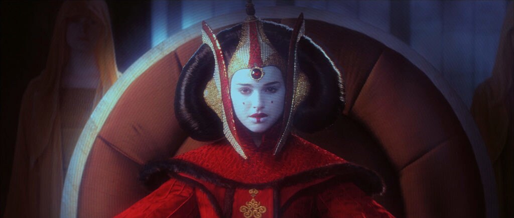 Queen Amidala contacts the Neimoidians.