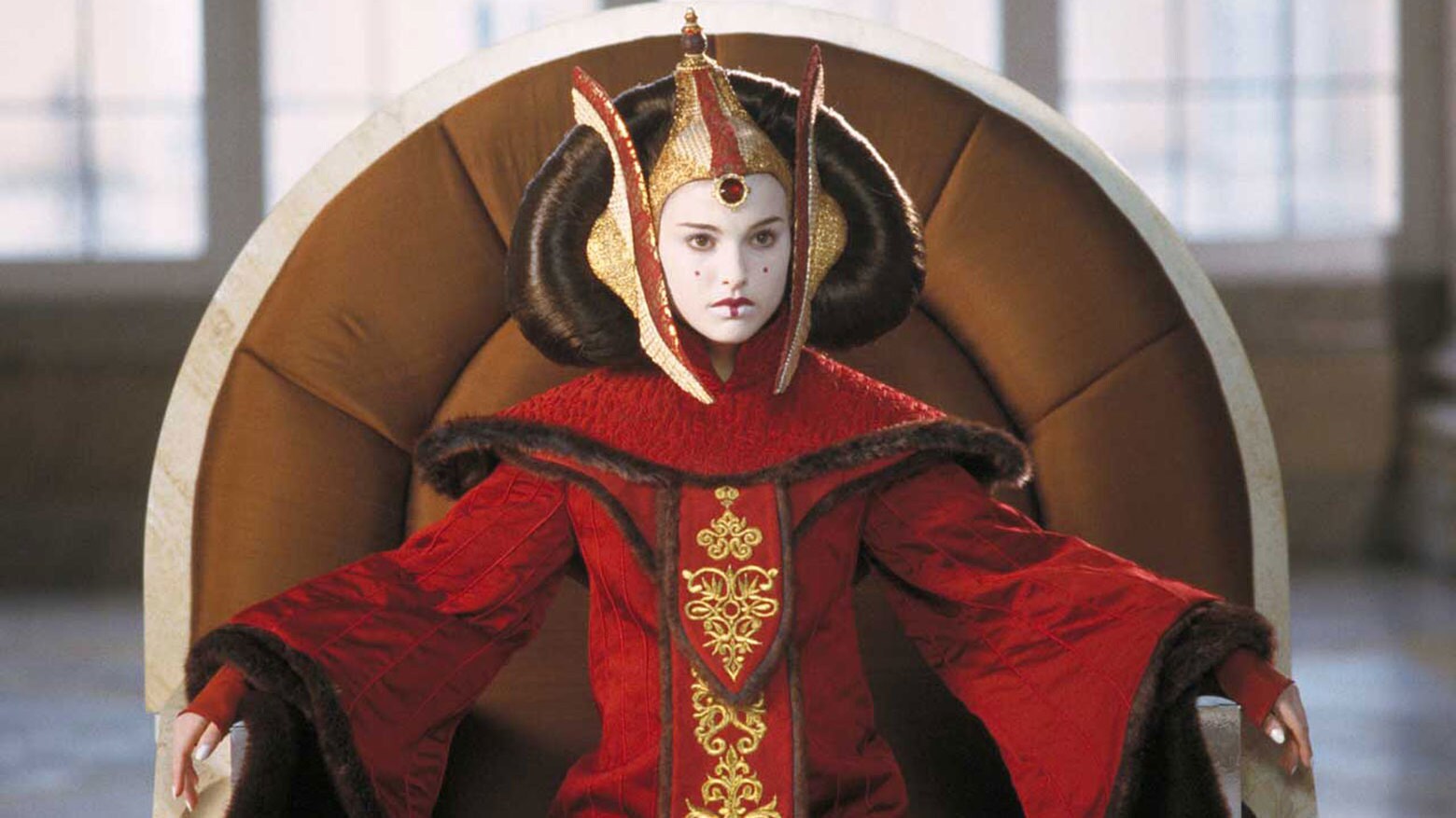 Natalie Portman hilariously defended the Star Wars prequels on ...