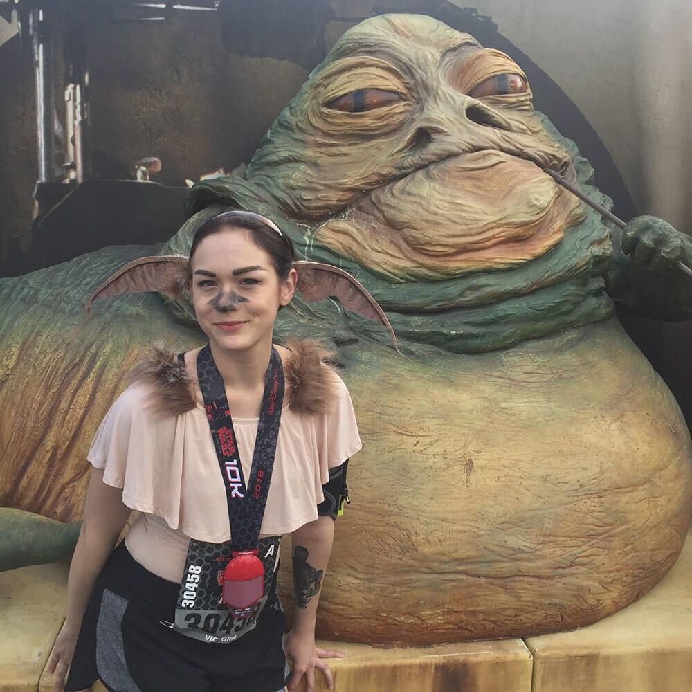 Fox as Salacious B. Crumb posed with Jabba the Hutt