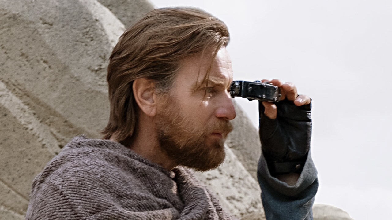 Obi-Wan using his macrobinoculars