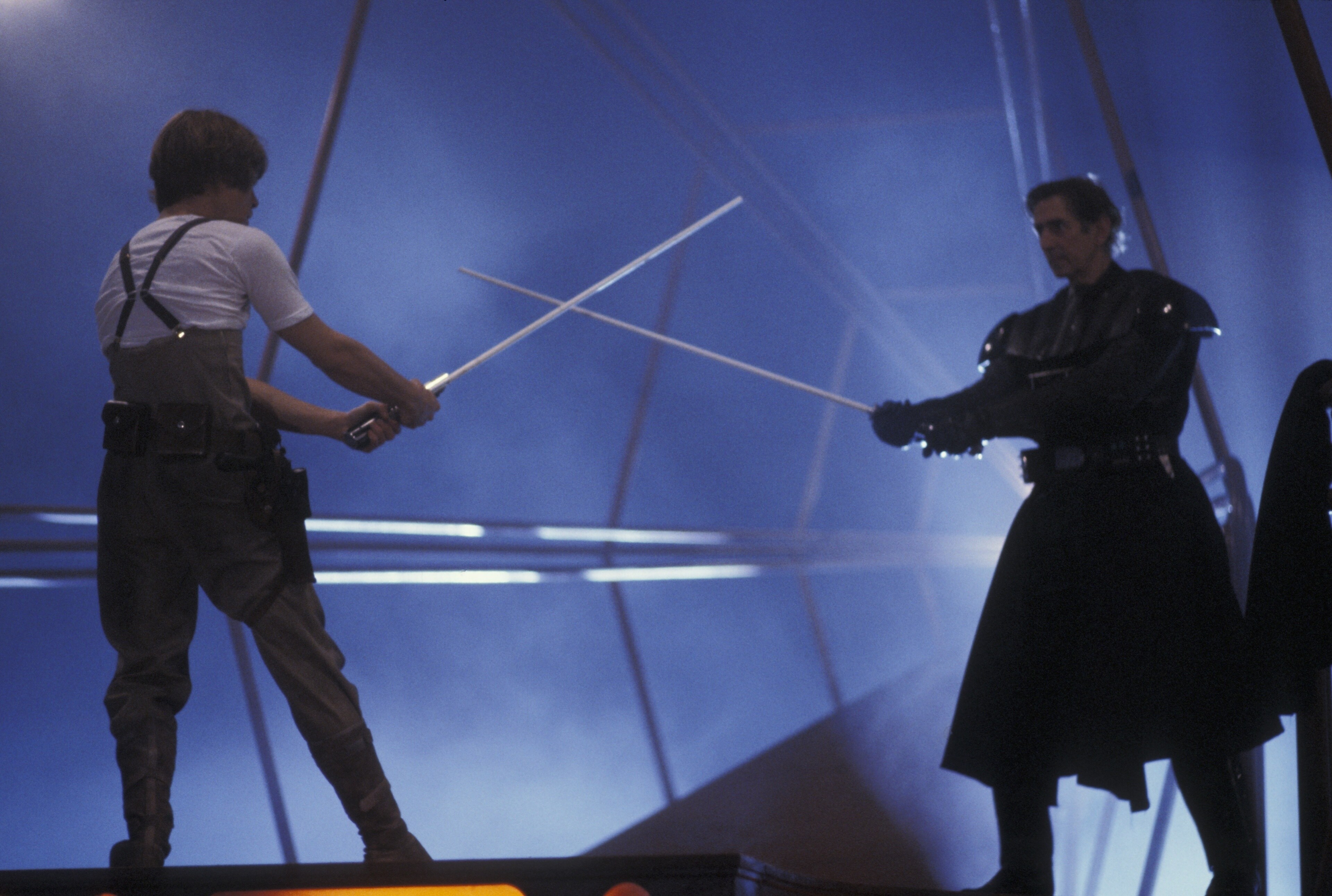 Mark Hamill and David Prowse rehearse for the duel between Luke Skywalker and Darth Vader.