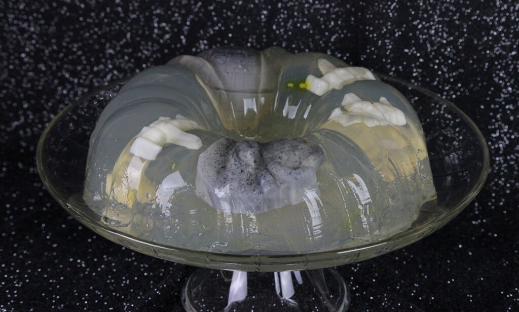A gelatin bundt cake with gelatin starships inside.