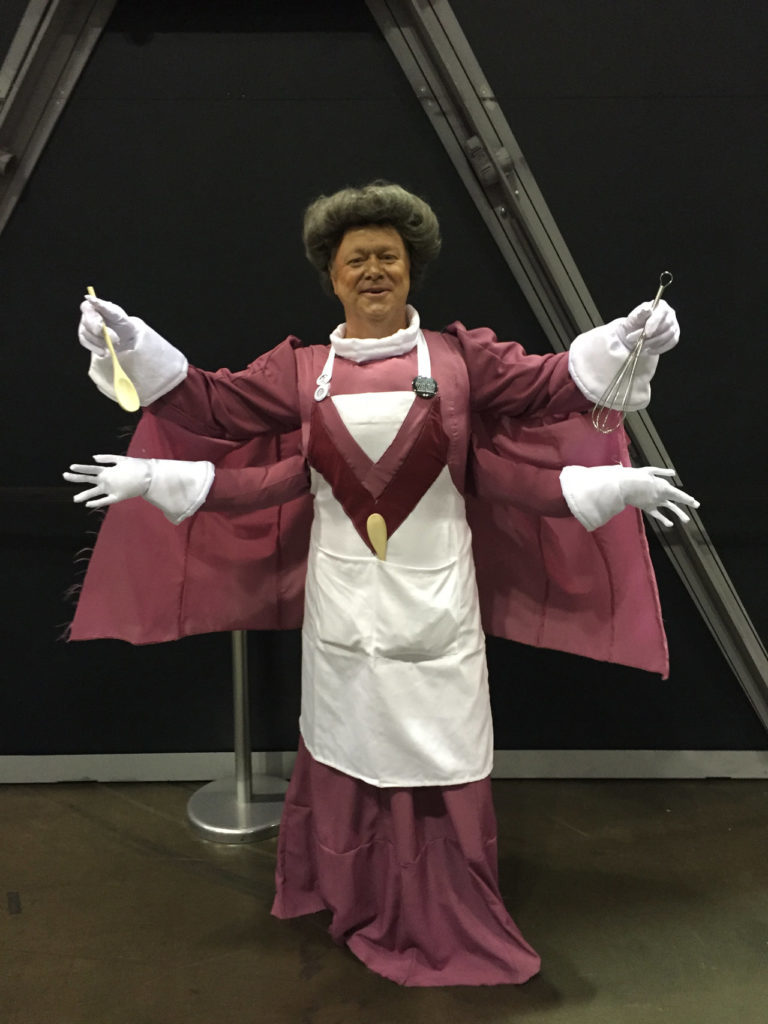 A cosplayer dressed as Chef Gormaanda, a character from the original Star Wars Holiday Special.