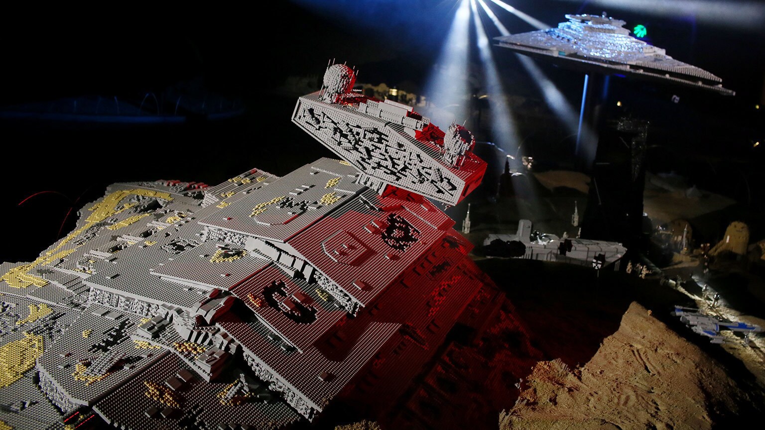 7 Bricktastic Details About LEGOLAND California's New The Force Awakens Display