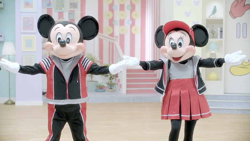 When did mickey and minnie start dating