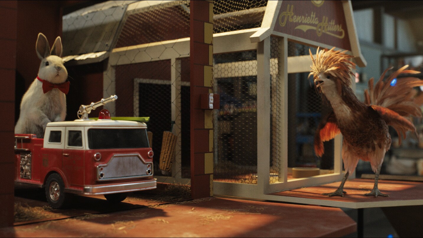 Murphy (voiced by Ron Funches) and Henrietta (voiced by Chaka Khan) in Disney’s THE ONE AND ONLY IVAN, based on the award-winning book by Katherine Applegate and directed by Thea Sharrock. Photo courtesy of Disney. © 2020 Disney Enterprises, Inc. All Right