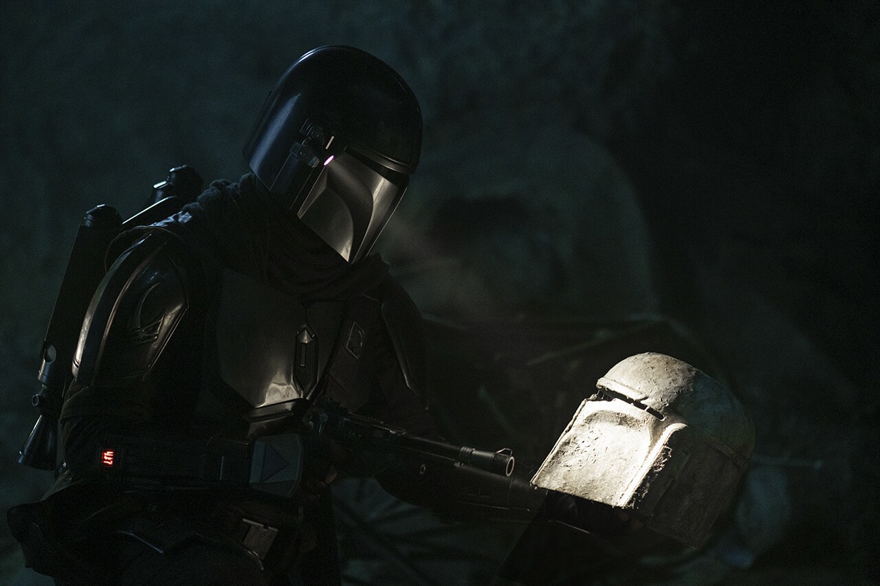 Din Djarin finds a Mandalorian helmet