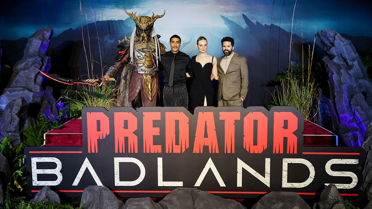 【プレデター：バッドランド】映画『プレデター：バッドランド』ワールドプレミア開催！キャスト＆監督が集結し「映画館の大画面で観るべき作品」と全力アピール！