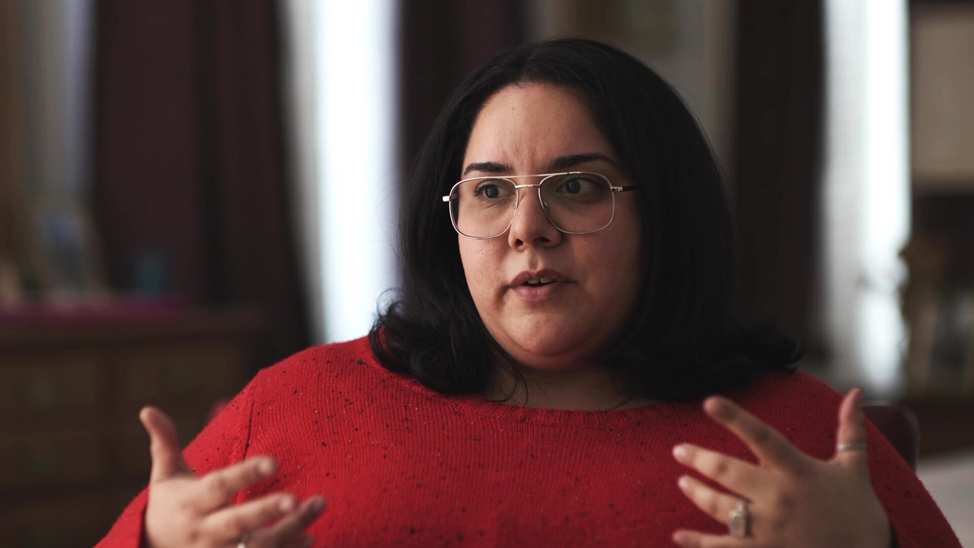 Do que trata a série 'Juventude Roubada: Por Dentro da Seita Universitária'?