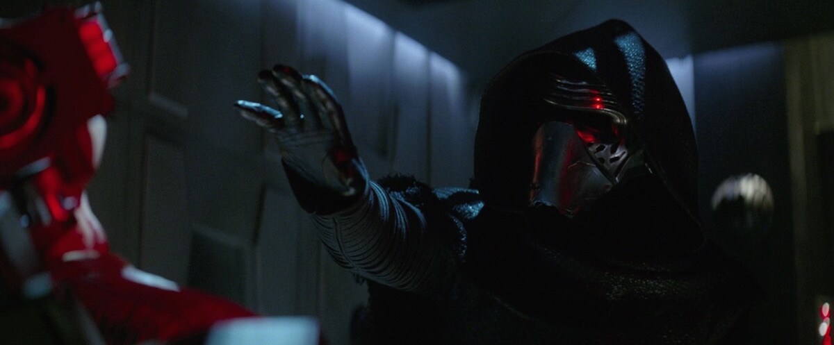 Kylo Ren reaching out with the Dark Side to interrogate a prisoner
