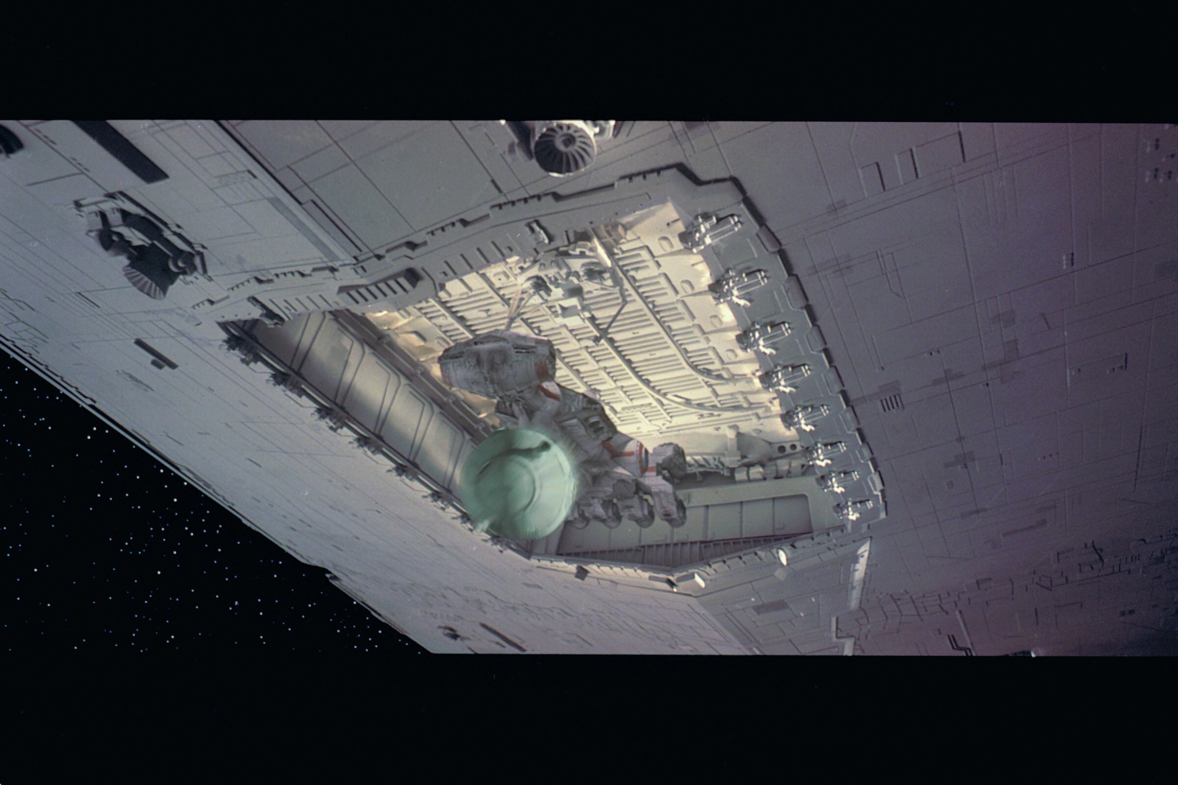 The Star Destroyer Relentless features more detailed tractor beam projectors in this episode to m...