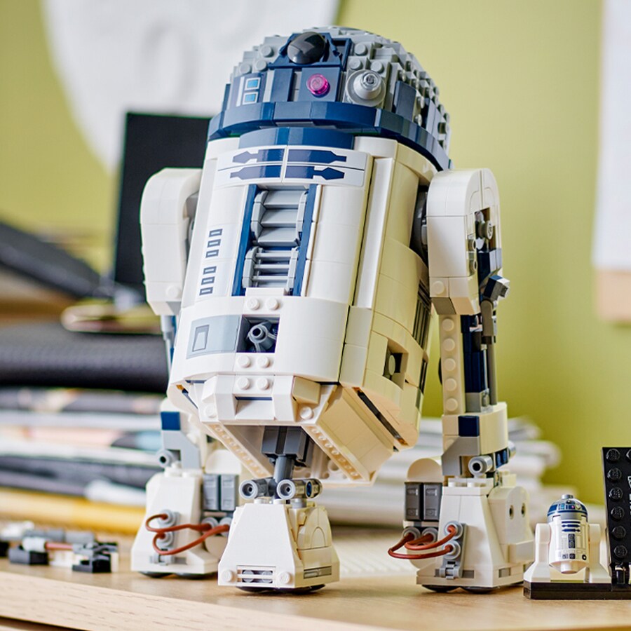 5 Behind-the-Bricks Secrets of the Amazing New LEGO Star Wars R2-D2 -  Exclusive