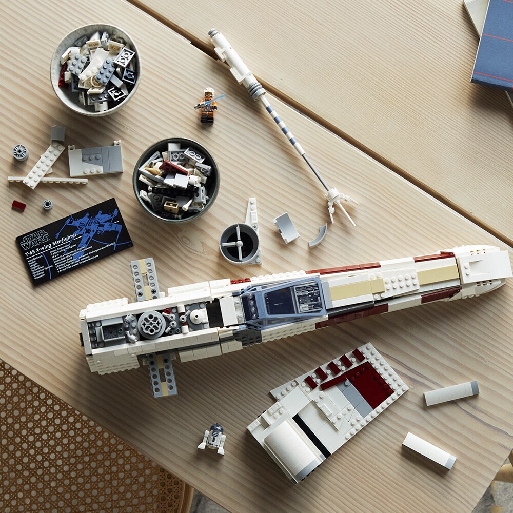 LEGO Star Wars Ultimate Collector Series X-Wing Starfighter bricks