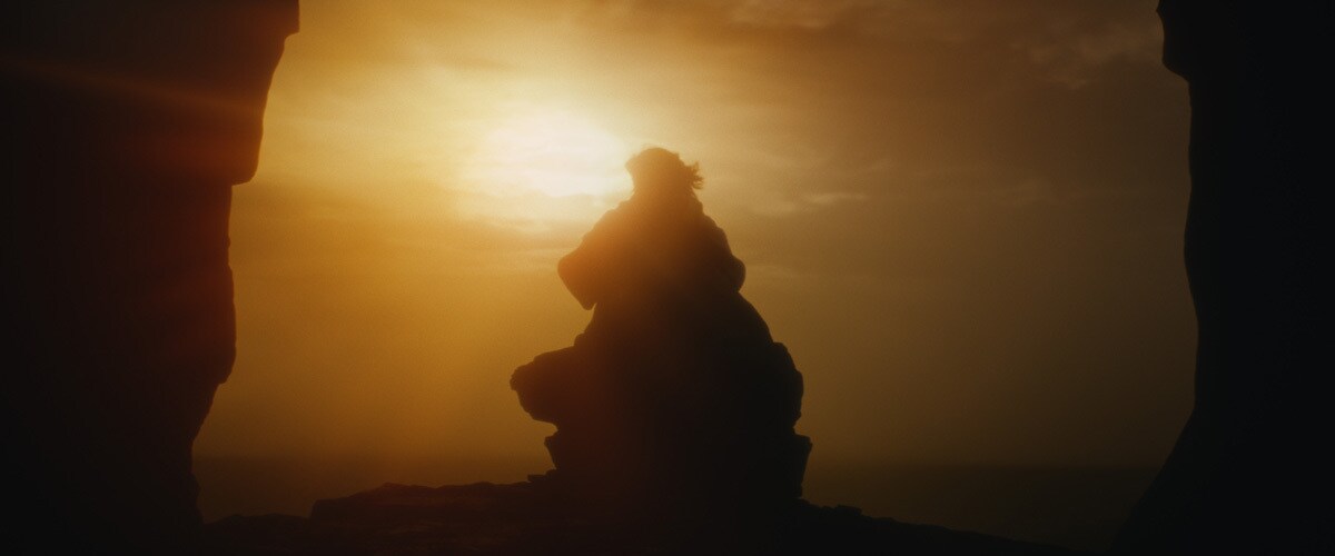 Luke Skywalker performing Force projection from Ahch-To to Crait Luke Skywalker performing Force projection from Ahch-To to Crait