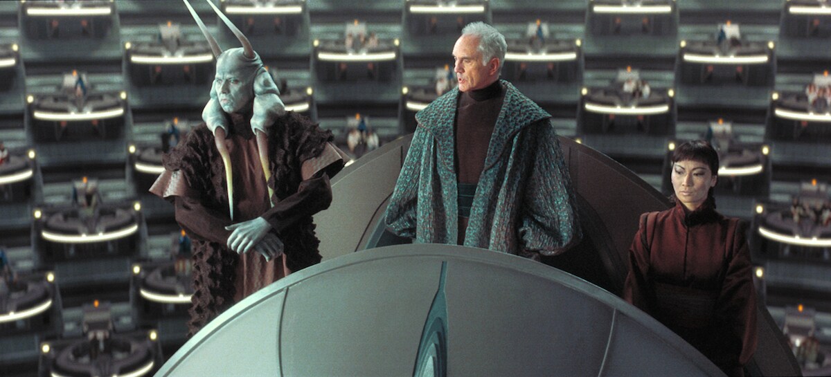 Mas Amedda and Supreme Chancellor Valorum addressing the Galactic Senate